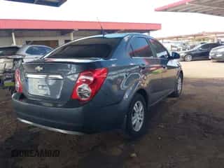 2013 Chevrolet Sonic LT с VIN 1G1JC5SB2D4163277, выставлен на аукционе IAAI как лот 43220978 с пробегом 79 874 миль миль и . История ставок и продаж доступна на DreamBid. Изображение 4.