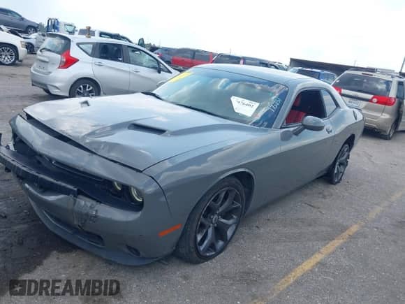 2017 Dodge Challenger SXT Plus z VIN 2C3CDZAGXHH601302, wystawiony jako IAAI lot #43076402 z przebiegiem 66 660 mil mil oraz . Historia ofert i sprzedaży dostępna na DreamBid. Obrazek 2.