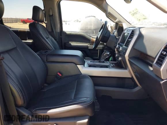 2018 Ford F-150 XL z VIN 1FTEW1EP8JFA92893, wystawiony jako IAAI lot #42305582 z przebiegiem 134 427 mil mil oraz . Historia ofert i sprzedaży dostępna na DreamBid. Obrazek 5.