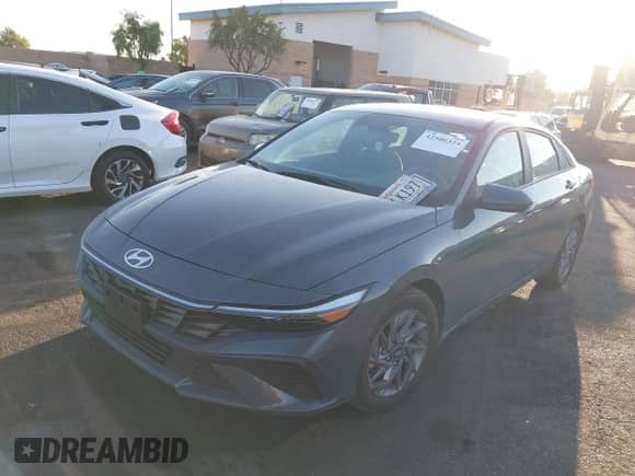 2024 Hyundai Elantra SEL z VIN KMHLM4DG8RU708529, wystawiony jako IAAI lot #42500324 z przebiegiem 20 541 mil mil oraz . Historia ofert i sprzedaży dostępna na DreamBid. Obrazek 2.