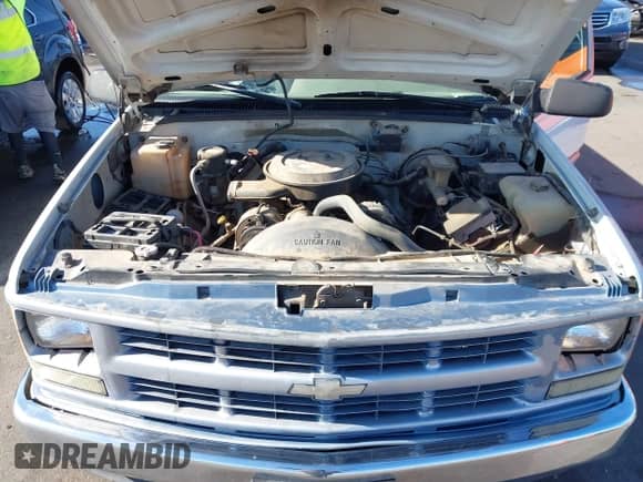 1995 Chevrolet Silverado 2500 z VIN 1GCFC24K9SZ248481, wystawiony jako IAAI lot #42338619 z przebiegiem 274 545 mil mil oraz . Historia ofert i sprzedaży dostępna na DreamBid. Obrazek 10.