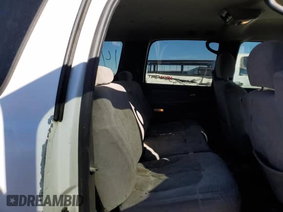 2001 Chevrolet Suburban LS z VIN 1GNFK16T71J233937, wystawiony jako Copart lot #76956504 z przebiegiem 357 839 mil mil oraz Szkoda całkowita • Salvage title. Historia ofert i sprzedaży dostępna na DreamBid. Obrazek 11.