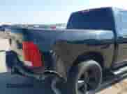 2017 Ram 1500 Express z VIN 1C6RR6KGXHS592007, wystawiony jako IAAI lot #43122061 z przebiegiem 62 696 mil mil oraz . Historia ofert i sprzedaży dostępna na DreamBid. Obrazek 18.