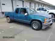 1998 Chevrolet Silverado 1500 z VIN 2GCEC19R8W1242262, wystawiony jako Copart lot #68157345 z przebiegiem 142 051 mil mil oraz Szkoda całkowita • Salvage title. Historia ofert i sprzedaży dostępna na DreamBid. Obrazek 4.