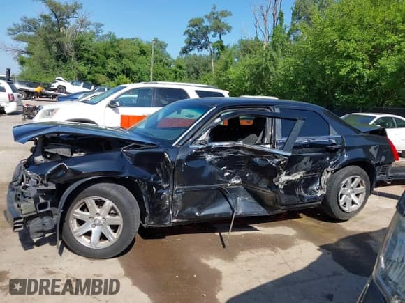 2006 Chrysler 300 with VIN 2C3KA43R96H274524, listed as a IAAI auction lot 42592121 with 172,717 mi miles and . Bid and sale history available at DreamBid. Image 15.