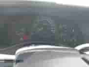 2005 GMC Sierra 1500 Work Truck z VIN 1GTEC14VX5Z164609, wystawiony jako IAAI lot #42687800 z przebiegiem 115 621 mil mil oraz . Historia ofert i sprzedaży dostępna na DreamBid. Obrazek 7.