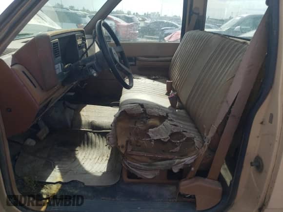 1990 Chevrolet Silverado 2500 с VIN 1GCFC24H7LZ259128, выставлен на аукционе Copart как лот 51210234 с пробегом 224 396 миль миль и Списание • Salvage title. История ставок и продаж доступна на DreamBid. Изображение 7.