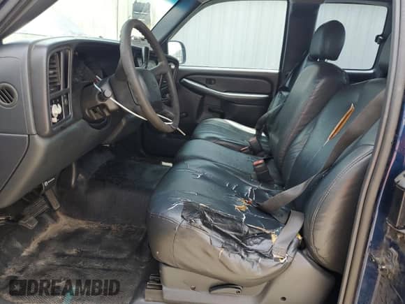 2000 Chevrolet Silverado 1500 LS z VIN 2GCEC19V6Y1372850, wystawiony jako Copart lot #57510395 z przebiegiem 178 855 mil mil oraz Szkoda całkowita • Salvage title. Historia ofert i sprzedaży dostępna na DreamBid. Obrazek 7.