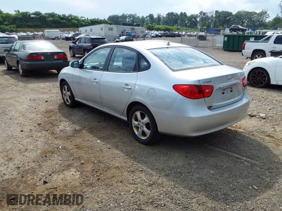 2009 Hyundai Elantra GLS z VIN KMHDU46D39U752588, wystawiony jako IAAI lot #42855337 z przebiegiem 169 673 mil mil oraz . Historia ofert i sprzedaży dostępna na DreamBid. Obrazek 3.