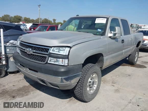 2005 Chevrolet Silverado 2500HD LS с VIN 1GCHC232X5F869342, выставлен на аукционе IAAI как лот 43523055 с пробегом 186 980 миль миль и . История ставок и продаж доступна на DreamBid. Изображение 17.