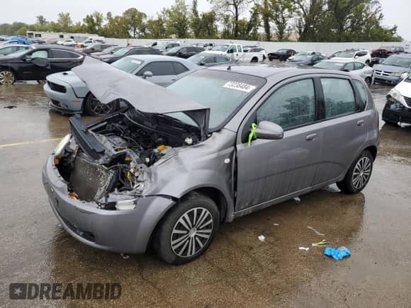 2007 Chevrolet Aveo LS z VIN KL1TD66607B738726, wystawiony jako Copart lot #73238484 z przebiegiem Nie podano mil oraz Szkoda całkowita • Salvage title. Historia ofert i sprzedaży dostępna na DreamBid. Obrazek 1.