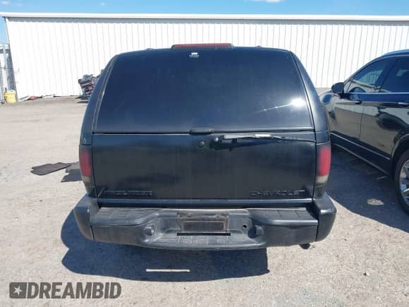 2002 Chevrolet Blazer LS z VIN 1GNCS13W62K105136, wystawiony jako IAAI lot #42087873 z przebiegiem 252 602 mil mil oraz . Historia ofert i sprzedaży dostępna na DreamBid. Obrazek 16.