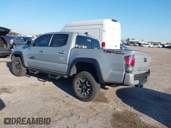 2021 Toyota Tacoma SR5 with VIN 5TFAZ5CN2MX096998, listed as a IAAI auction lot 41788306 with 45,880 mi miles and . Bid and sale history available at DreamBid. Image 3.