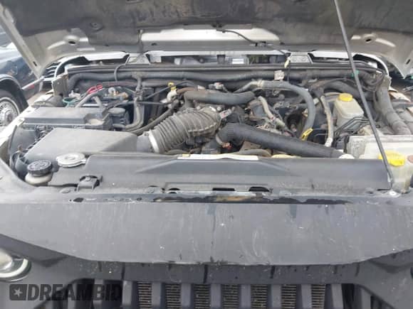 2008 Jeep Wrangler Unlimited Sahara z VIN 1J4GA59148L617989, wystawiony jako IAAI lot #43095265 z przebiegiem 153 328 mil mil oraz . Historia ofert i sprzedaży dostępna na DreamBid. Obrazek 10.