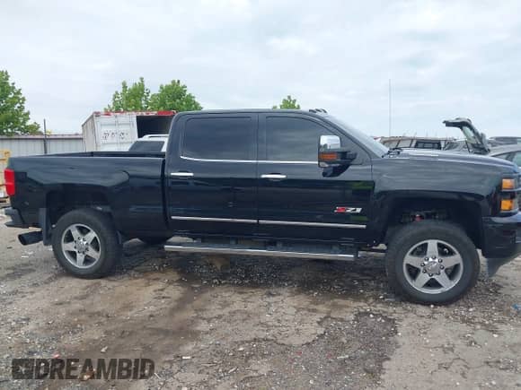 2015 Chevrolet Silverado 2500HD LTZ с VIN 1GC1KWE8XFF642344, выставлен на аукционе IAAI как лот 43053101 с пробегом 169 693 миль миль и . История ставок и продаж доступна на DreamBid. Изображение 13.
