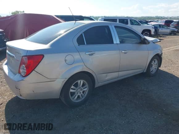 2012 Chevrolet Sonic LT с VIN 1G1JC5SB0C4201619, выставлен на аукционе IAAI как лот 43045559 с пробегом 93 000 миль миль и . История ставок и продаж доступна на DreamBid. Изображение 4.