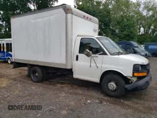 2004 Chevrolet Express Commercial DRW C7L с VIN 1GBJG31UX41147756, выставлен на аукционе Copart как лот 67118285 с пробегом 249 911 миль миль и Списание • Salvage title. История ставок и продаж доступна на DreamBid. Изображение 4.