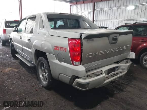 2002 Chevrolet Avalanche with VIN 3GNEC13T02G117284, listed as a IAAI auction lot 41869260 with 3 mi miles and . Bid and sale history available at DreamBid. Image 3.