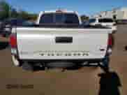 2022 Toyota Tacoma SR z VIN 3TYSZ5AN0NT080091, wystawiony jako Copart lot #70502085 z przebiegiem 72 221 mil mil oraz Szkoda całkowita • Salvage title. Historia ofert i sprzedaży dostępna na DreamBid. Obrazek 6.