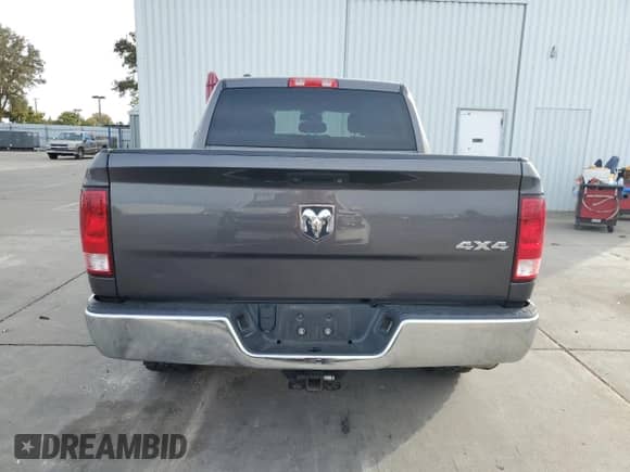 2018 Ram 1500 Tradesman z VIN 1C6RR7KM3JS335241, wystawiony jako Copart lot #79046744 z przebiegiem 58 687 mil mil oraz Czysty tytuł • Clean title. Historia ofert i sprzedaży dostępna na DreamBid. Obrazek 6.