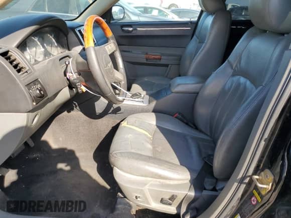 2005 Chrysler 300 300C AWD with VIN 2C3AK63H55H672324, listed as a Copart auction lot 48790925 with 258,543 mi miles and Salvage title. Bid and sale history available at DreamBid. Image 7.