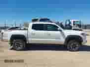 2023 Toyota Tacoma SR с VIN 3TMCZ5AN3PM548138, выставлен на аукционе IAAI как лот 43342762 с пробегом 18 960 миль миль и . История ставок и продаж доступна на DreamBid. Изображение 12.