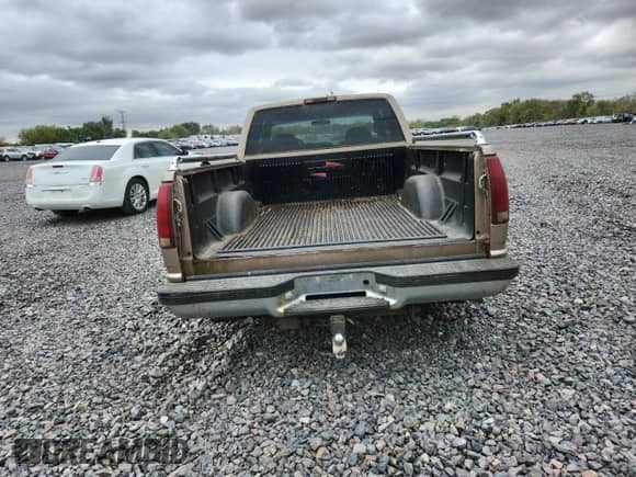 1996 GMC Sierra 1500 с VIN 2GTEC19R8T1561768, выставлен на аукционе Copart как лот 85784245 с пробегом 271 276 миль миль и Чистый • Clean title. История ставок и продаж доступна на DreamBid. Изображение 6.