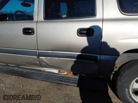 2003 Chevrolet Suburban LT with VIN 1GNFK16T03J195969, listed as a IAAI auction lot 43445015 with 201,975 mi miles and . Bid and sale history available at DreamBid. Image 6.