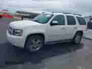 2010 Chevrolet Tahoe LTZ z VIN 1GNUCCE03AR238688, wystawiony jako IAAI lot #41775032 z przebiegiem 215 614 mil mil oraz . Historia ofert i sprzedaży dostępna na DreamBid. Obrazek 14.