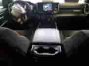 2023 Ram 1500 Big Horn z VIN 1C6SRFMT7PN547809, wystawiony jako Copart lot #56602305 z przebiegiem 17 978 mil mil oraz Szkoda całkowita • Salvage title. Historia ofert i sprzedaży dostępna na DreamBid. Obrazek 8.