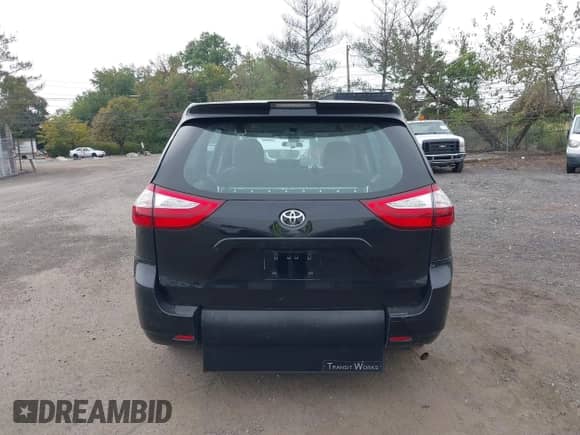 2018 Toyota Sienna L with VIN 5TDZZ3DC3JS931321, listed as a IAAI auction lot 43270679 with 182,158 mi miles and . Bid and sale history available at DreamBid. Image 16.