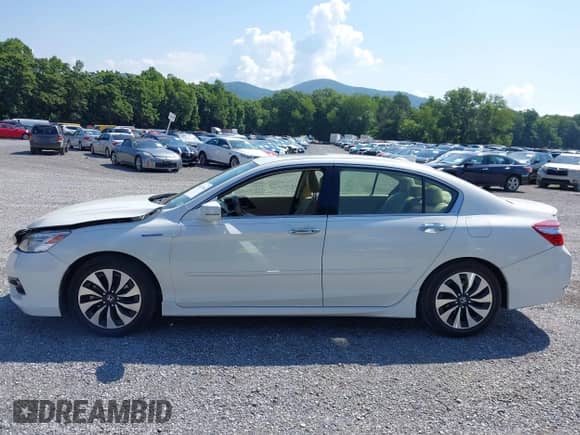 2017 Honda Accord Touring с VIN JHMCR6F75HC025141, выставлен на аукционе IAAI как лот 42672964 с пробегом 106 412 миль миль и . История ставок и продаж доступна на DreamBid. Изображение 14.