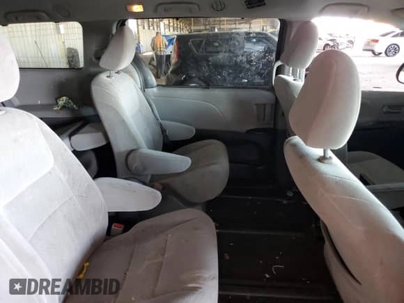 2017 Toyota Sienna LE z VIN 5TDJZ3DC9HS186663, wystawiony jako Copart lot #56946745 z przebiegiem 152 206 mil mil oraz Szkoda całkowita • Salvage title. Historia ofert i sprzedaży dostępna na DreamBid. Obrazek 11.