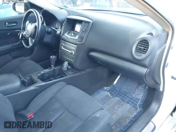 2014 Nissan Maxima SV z VIN 1N4AA5AP1EC483052, wystawiony jako IAAI lot #42807542 z przebiegiem 319 387 mil mil oraz . Historia ofert i sprzedaży dostępna na DreamBid. Obrazek 5.