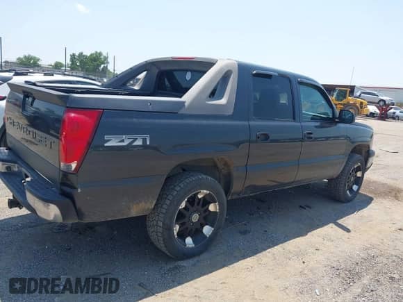2005 Chevrolet Avalanche Z71 с VIN 3GNEK12ZX5G240491, выставлен на аукционе IAAI как лот 42448327 с пробегом 202 867 миль миль и . История ставок и продаж доступна на DreamBid. Изображение 4.