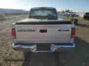 2002 Dodge Dakota SLT z VIN 1B7HG48N02S564941, wystawiony jako Copart lot #85174375 z przebiegiem 110 566 mil mil oraz Czysty tytuł • Clean title. Historia ofert i sprzedaży dostępna na DreamBid. Obrazek 6.