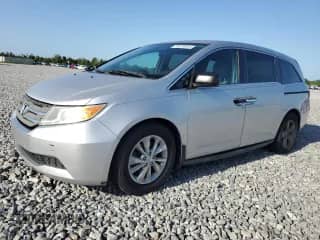 2013 Honda Odyssey LX z VIN 5FNRL5H27DB069809, wystawiony jako Copart lot #70873915 z przebiegiem 108 085 mil mil oraz Czysty tytuł • Clean title. Historia ofert i sprzedaży dostępna na DreamBid. Obrazek 1.