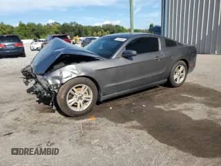 2014 Ford Mustang V6 with VIN 1ZVBP8AM5E5273740, listed as a Copart auction lot 81343545 with 84,611 mi miles and Salvage title. Bid and sale history available at DreamBid. Image 1.