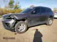 2022 Jeep Grand Cherokee Laredo z VIN 1C4RJHAG4N8612550, wystawiony jako Copart lot #77351844 z przebiegiem 32 317 mil mil oraz Szkoda całkowita • Salvage title. Historia ofert i sprzedaży dostępna na DreamBid. Obrazek 1.