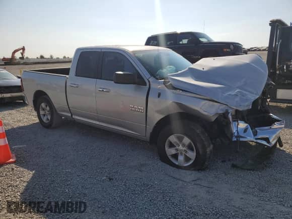 2017 Ram 1500 SLT z VIN 1C6RR6GGXHS730217, wystawiony jako Copart lot #87066125 z przebiegiem 98 527 mil mil oraz Szkoda całkowita • Salvage title. Historia ofert i sprzedaży dostępna na DreamBid. Obrazek 4.