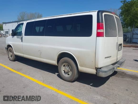 2012 Chevrolet Express Passenger 1LT z VIN 1GAZG1FA4C1189350, wystawiony jako IAAI lot #42246336 z przebiegiem 239 216 mil mil oraz . Historia ofert i sprzedaży dostępna na DreamBid. Obrazek 3.