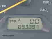 1998 Honda Accord LX z VIN 1HGCG1649WA044656, wystawiony jako IAAI lot #43286480 z przebiegiem 93 897 mil mil oraz . Historia ofert i sprzedaży dostępna na DreamBid. Obrazek 15.