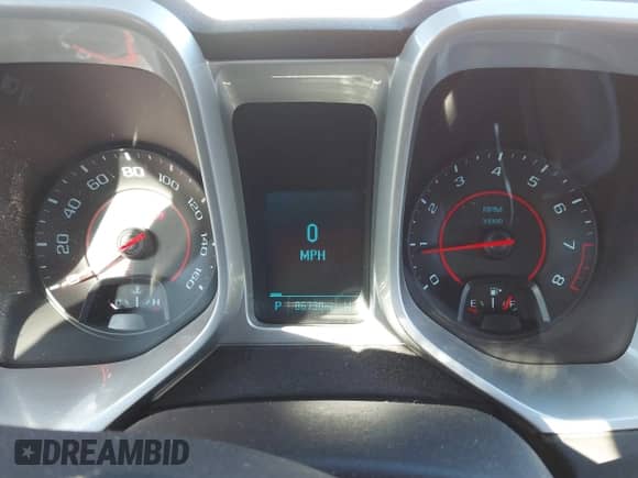 2013 Chevrolet Camaro LT z VIN 2G1FC1E37D9231136, wystawiony jako IAAI lot #43474883 z przebiegiem 86 730 mil mil oraz . Historia ofert i sprzedaży dostępna na DreamBid. Obrazek 7.