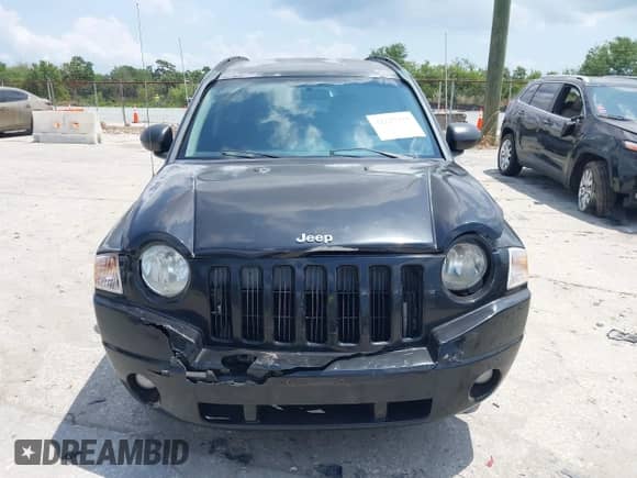 2010 Jeep Compass Sport z VIN 1J4NT1FBXAD621214, wystawiony jako IAAI lot #42227325 z przebiegiem 68 910 mil mil oraz . Historia ofert i sprzedaży dostępna na DreamBid. Obrazek 12.