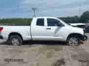 2013 Toyota Tundra z VIN 5TFRU5F14DX029880, wystawiony jako IAAI lot #43081536 z przebiegiem 198 758 mil mil oraz . Historia ofert i sprzedaży dostępna na DreamBid. Obrazek 13.