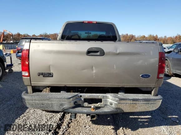 2004 Ford F-150 XL z VIN 2FTRX17224CA37520, wystawiony jako Copart lot #77606304 z przebiegiem Nie podano mil oraz Czysty tytuł • Clean title. Historia ofert i sprzedaży dostępna na DreamBid. Obrazek 6.