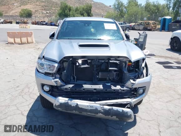 2020 Toyota Tacoma SR5 z VIN 3TMBZ5DN3LM025980, wystawiony jako IAAI lot #42215140 z przebiegiem 67 414 mil mil oraz . Historia ofert i sprzedaży dostępna na DreamBid. Obrazek 12.