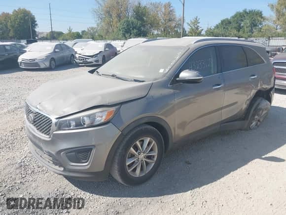 2017 Kia Sorento LX z VIN 5XYPG4A59HG194268, wystawiony jako IAAI lot #43233128 z przebiegiem 91 705 mil mil oraz . Historia ofert i sprzedaży dostępna na DreamBid. Obrazek 2.