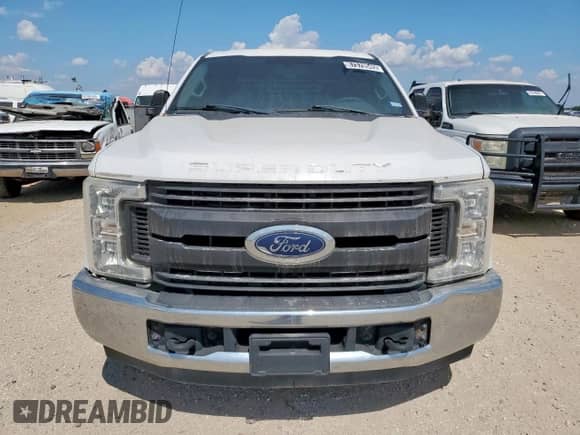 2018 Ford F-250 XL z VIN 1FT7W2A62JEC66863, wystawiony jako Copart lot #67570545 z przebiegiem 193 948 mil mil oraz Czysty tytuł • Clean title. Historia ofert i sprzedaży dostępna na DreamBid. Obrazek 5.
