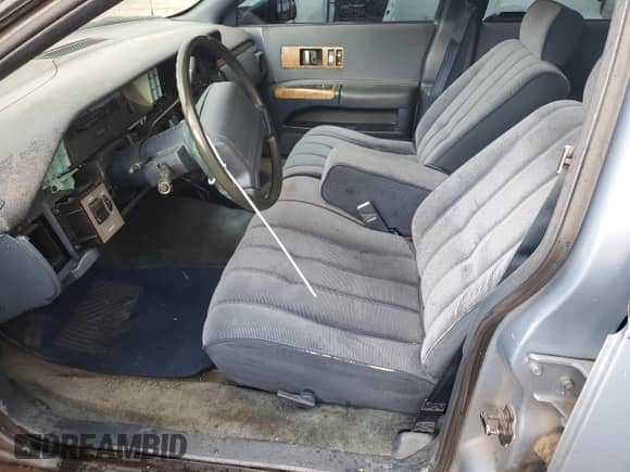 1993 Chevrolet Caprice Classic с VIN 1G1BL53E2PW142953, выставлен на аукционе Copart как лот 69673135 с пробегом 203 972 миль миль и Списание • Salvage title. История ставок и продаж доступна на DreamBid. Изображение 7.